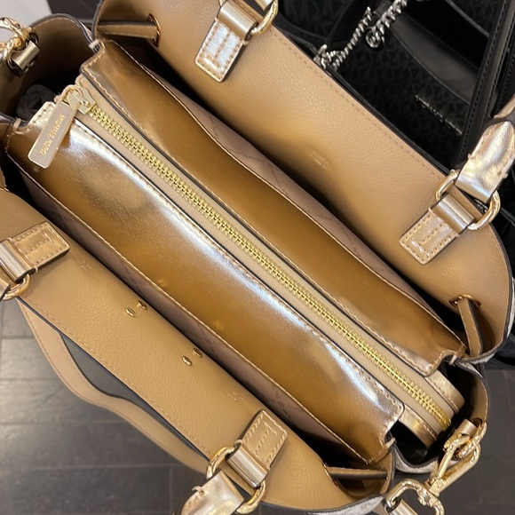 MICHAEL KORS 
Reed Large Central Zip Graphic Logo Belted Satchel
Pale Gold 
NWT - Picture 10 of 16